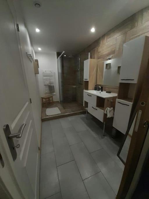 Appartement Spacieux &Tres Calme. Spacious & Very Quiet Apartment. Carros Buitenkant foto