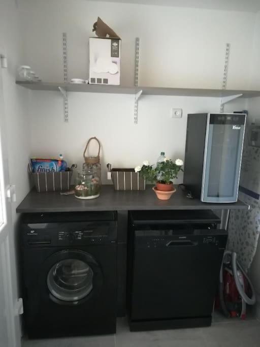 Appartement Spacieux &Tres Calme. Spacious & Very Quiet Apartment. Carros Buitenkant foto
