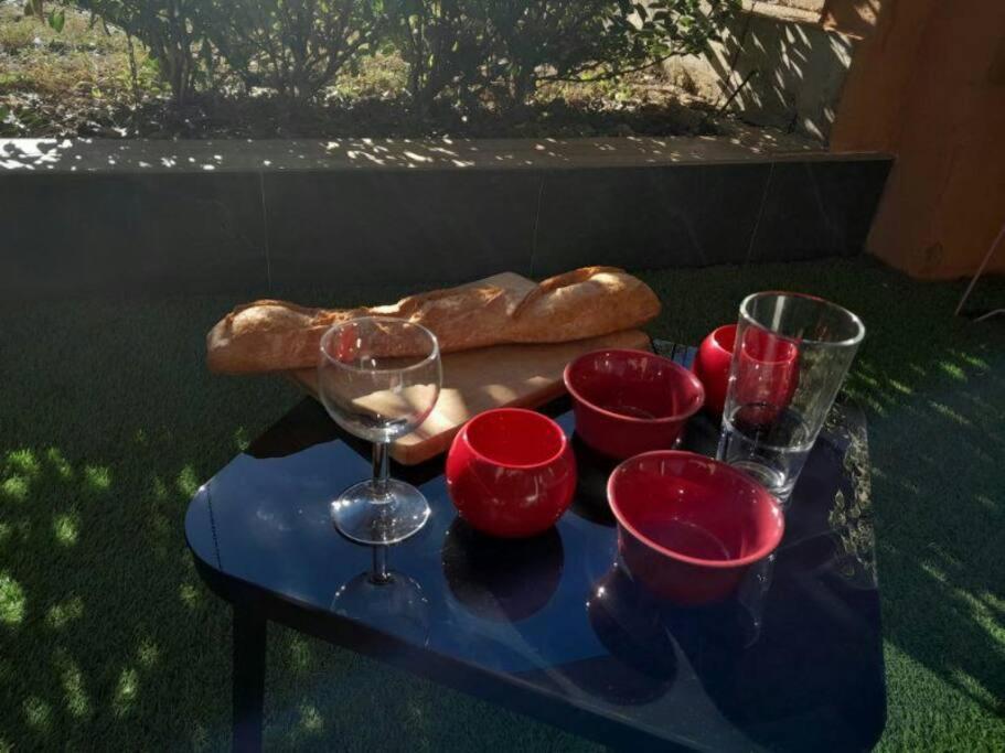 Appartement Spacieux &Tres Calme. Spacious & Very Quiet Apartment. Carros Buitenkant foto