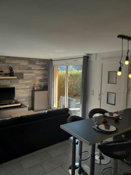 Appartement Spacieux &Tres Calme. Spacious & Very Quiet Apartment. Carros Buitenkant foto