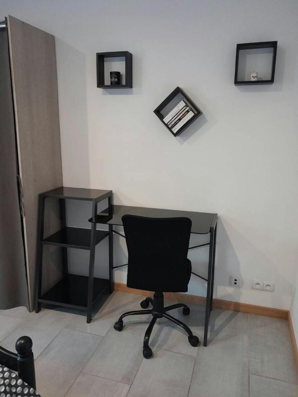 Appartement Spacieux &Tres Calme. Spacious & Very Quiet Apartment. Carros Buitenkant foto